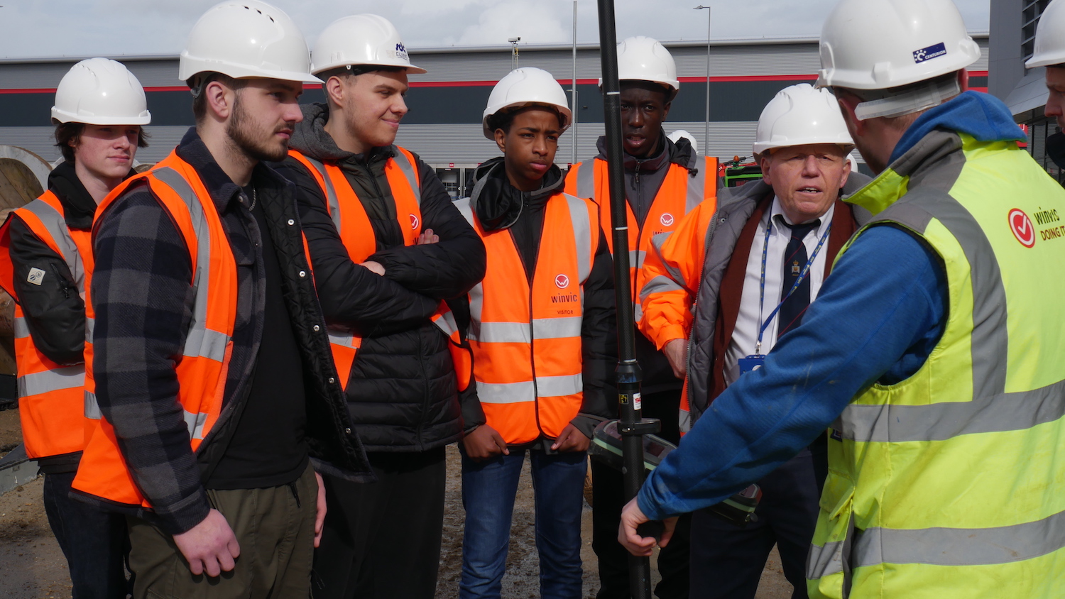 Winvic Enrichment Programme Students on site at DIRFT III - April 2023